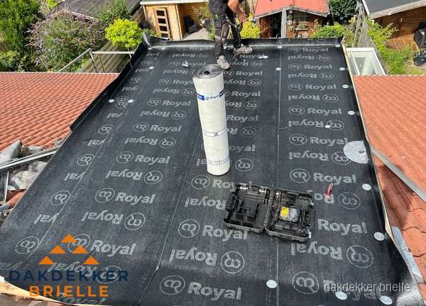 Dakrenovatie met Royal onderdak op plat dak in Brielle Dakrenovatie met Royal onderdak op plat dak in Brielle